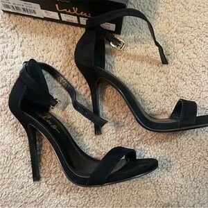 Lulu’s Black “Elsi” Heel. Sz 7